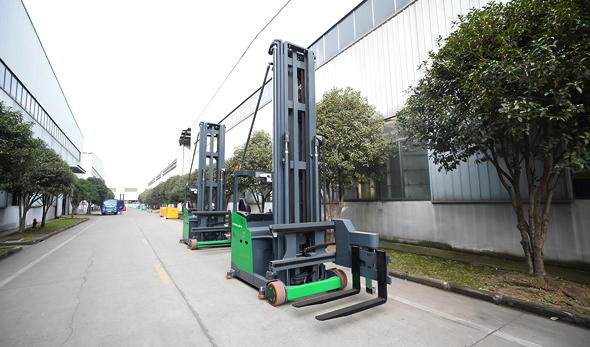 Chinlift 3-Way Directional Stacker Are Successfully Deliveried To Overseas Dealer!
